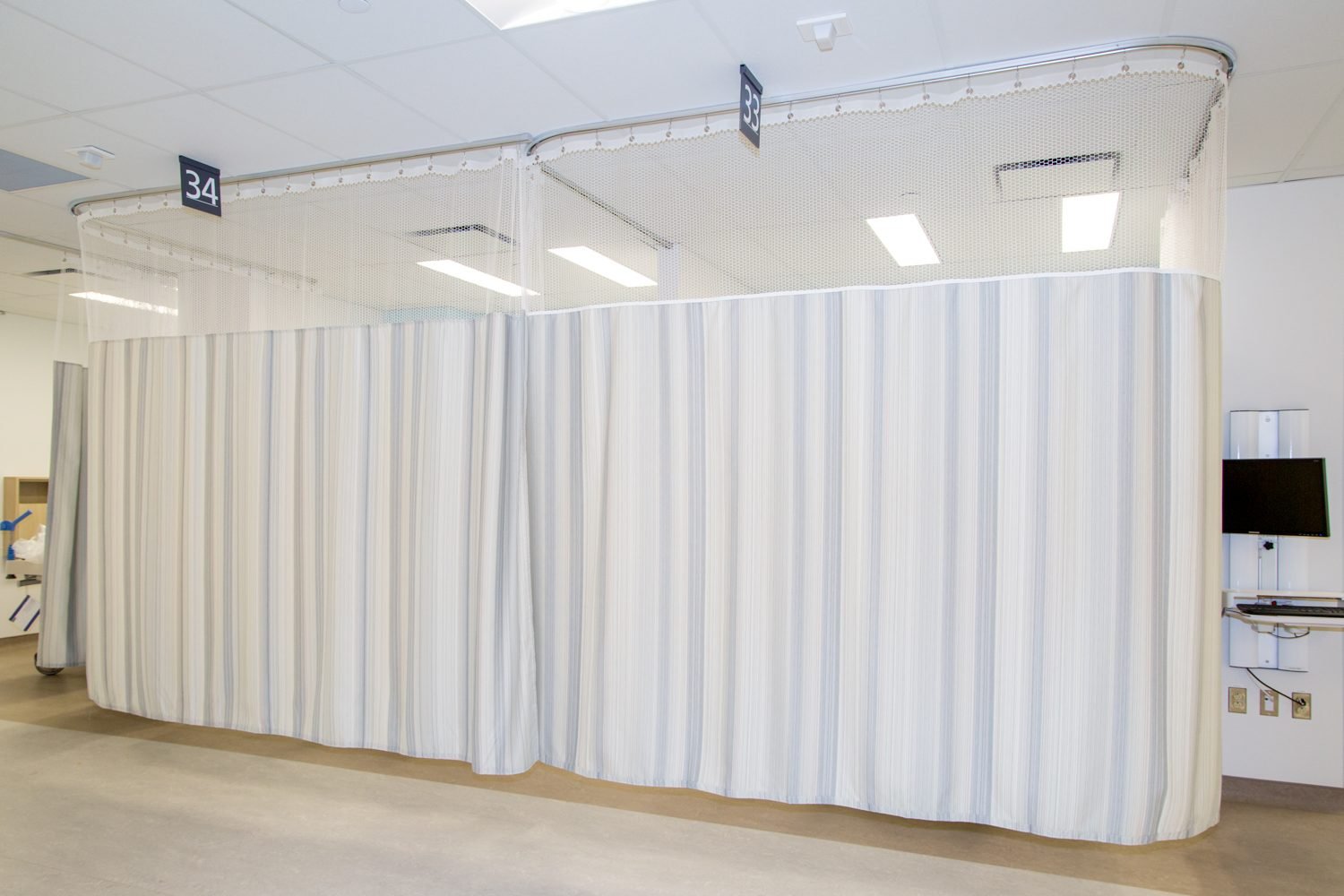 Cortinas de separacion para clinica Lima Novolux — division de cubiculos